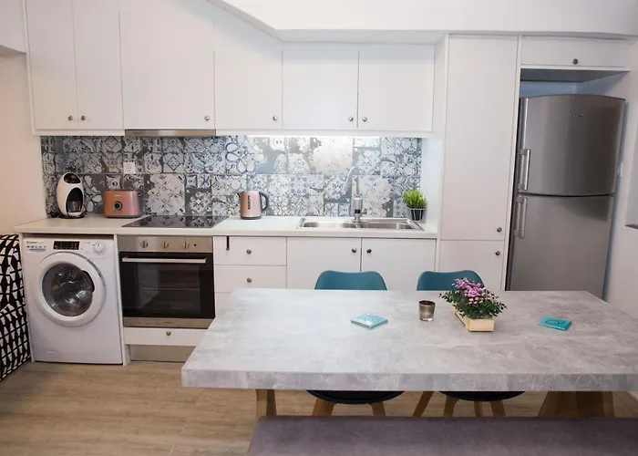 Stylish, Comfortable, Basement Loft-Like Apartment With Amenities
